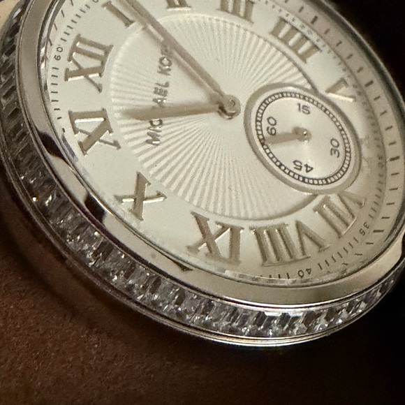 Michael Kors Silver Watch. - Picture 2 of 4